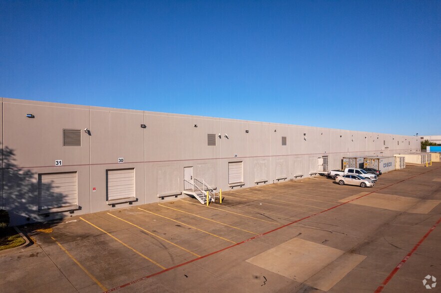 8721 Forney Rd, Dallas, TX 75227 Building with Fenced Yard