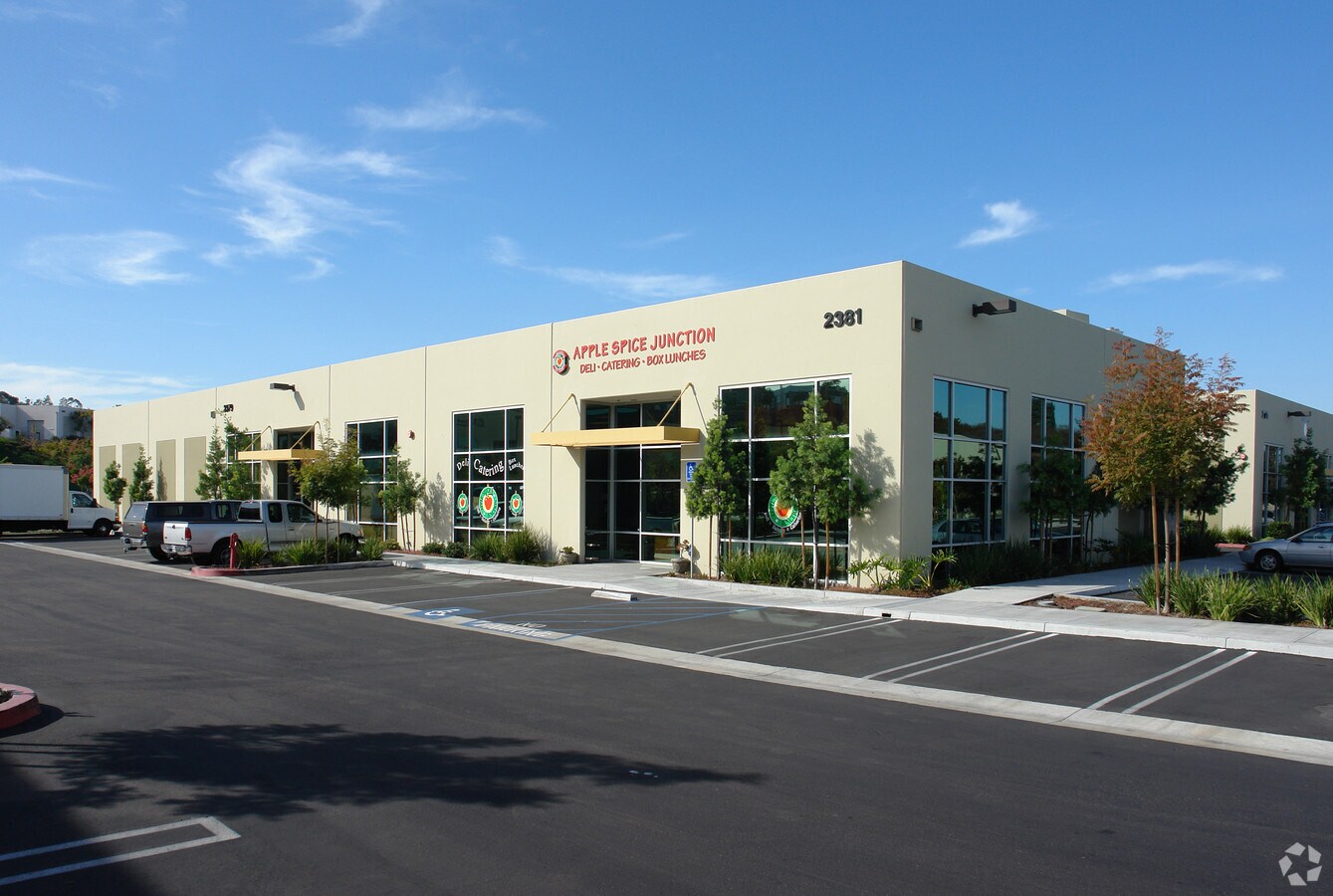 2381 La Mirada Dr, Vista, CA 92081