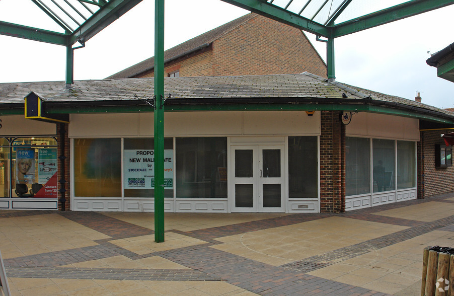 Crown Walk, Bicester for lease - Building Photo - Image 3 of 11