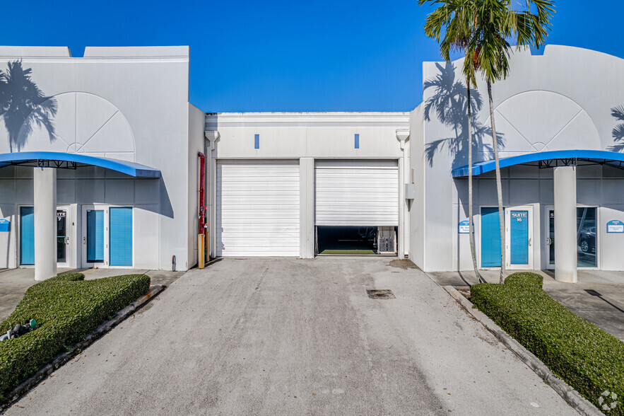 6855 Lyons Technology Cir, Coconut Creek, FL for lease - Building Photo - Image 3 of 5