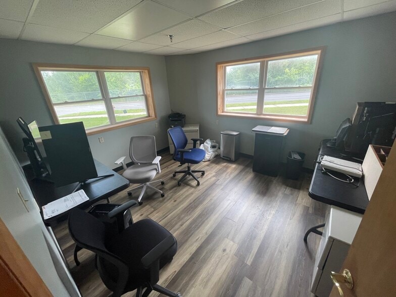 102 Sharron Ave, Plattsburgh, NY for lease - Interior Photo - Image 3 of 5