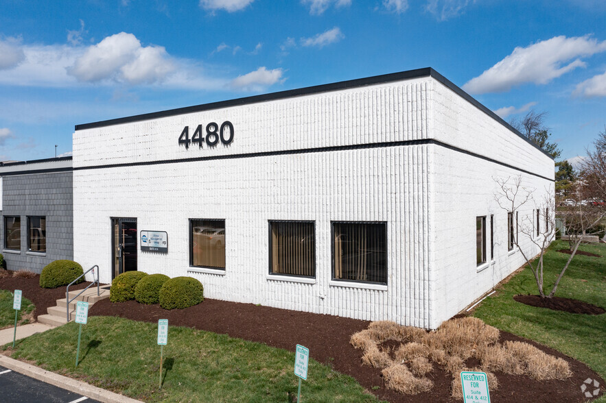 4440 Lake Forest Dr, Blue Ash, OH for lease - Building Photo - Image 2 of 4