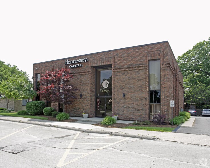 26321 Woodward Ave, Huntington Woods, MI 48070