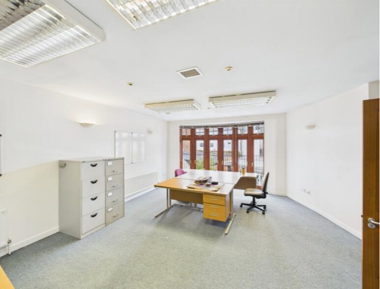 64 Whitesands, Dumfries for sale - Interior Photo - Image 3 of 8