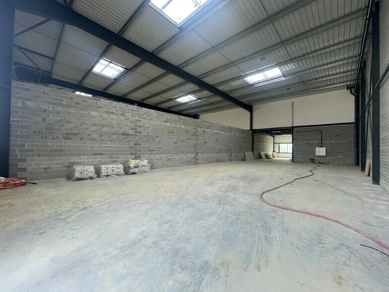 Flex in Villebon-sur-Yvette for sale - Building Photo - Image 3 of 6