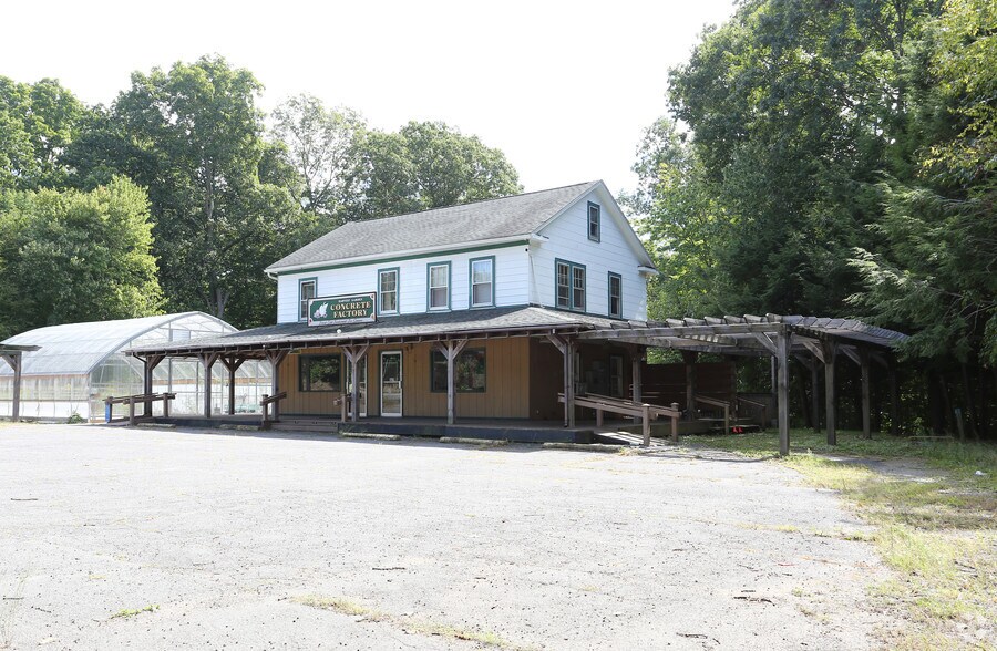 5 Squaw Hollow Rd, Ashford, CT for sale - Primary Photo - Image 1 of 1