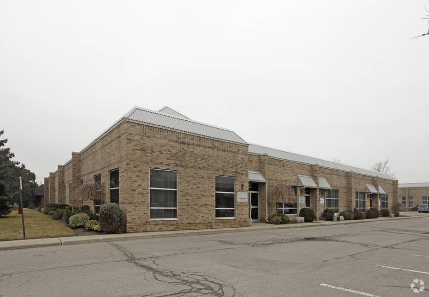 7490-7498 Bath Rd, Mississauga, ON for lease - Building Photo - Image 2 of 4