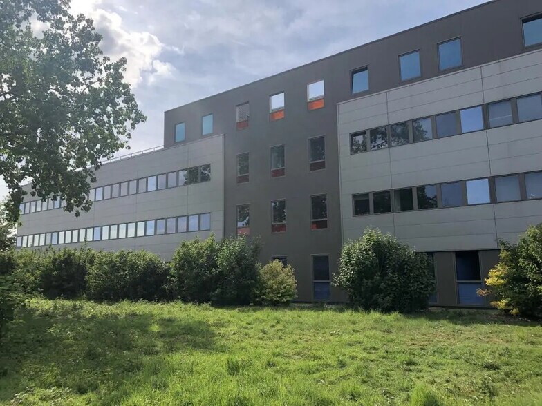 Office in Rennes for lease - Building Photo - Image 3 of 4