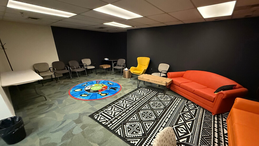 346 Portage Av, Winnipeg, MB for lease - Building Photo - Image 2 of 12