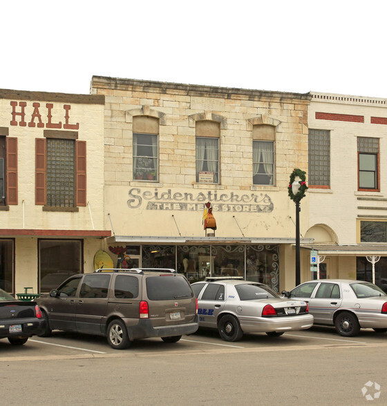 123 E Jackson St, Burnet, TX for lease - Building Photo - Image 3 of 3