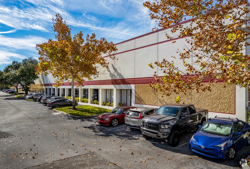 12901 Starkey Rd, Largo, FL for lease - Building Photo - Image 3 of 7