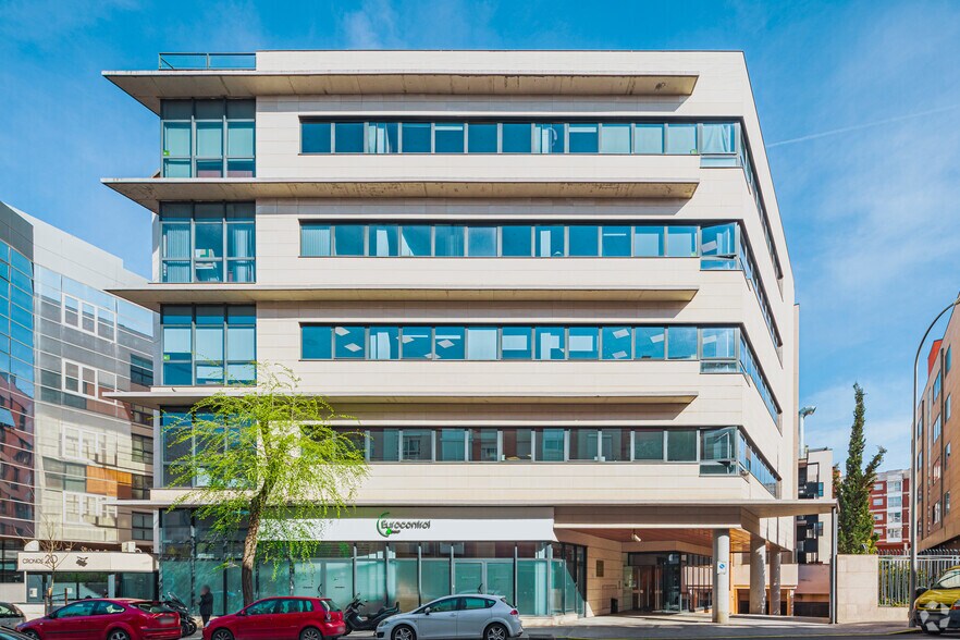 Calle de Cronos, 20, Madrid, Madrid for lease - Primary Photo - Image 1 of 4