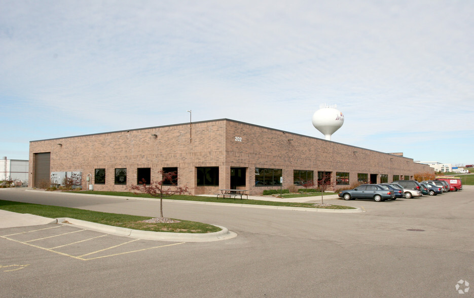 202 Moravian Valley Dr, Waunakee, WI for lease - Primary Photo - Image 2 of 4