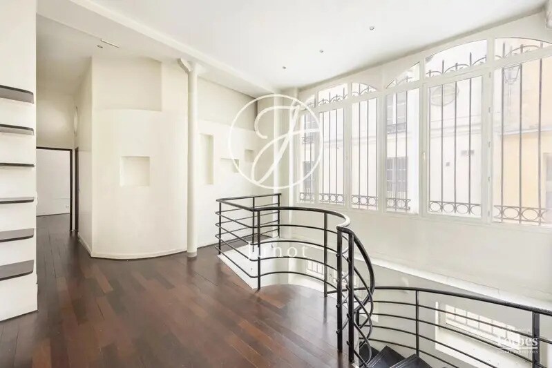 Office in Paris for sale Building Photo- Image 1 of 16