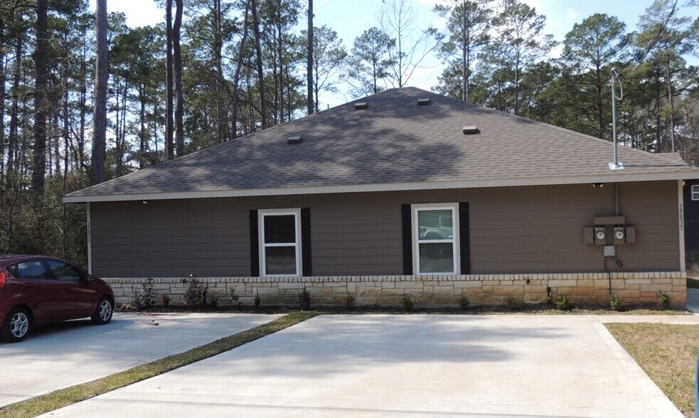 15833 Cottonwood Dr, Montgomery, TX for sale - Primary Photo - Image 1 of 1