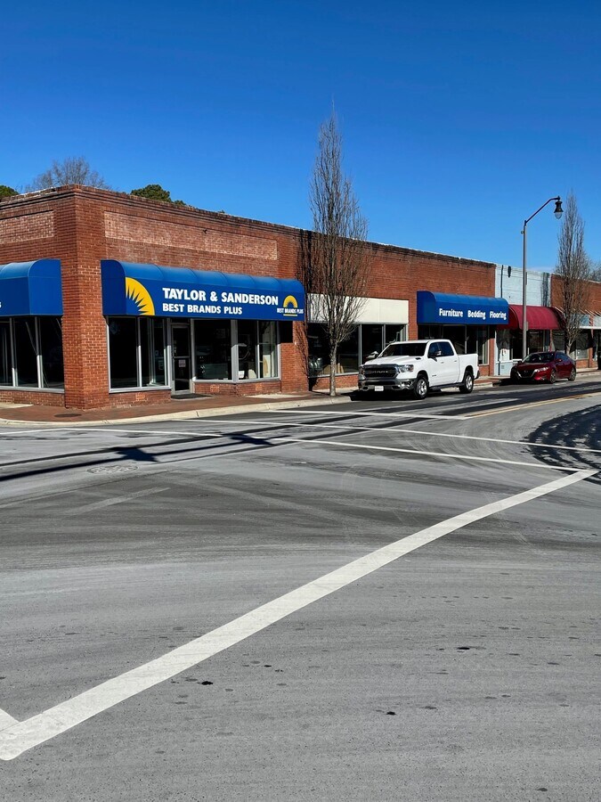 301305 Vance St, Clinton, NC 28328