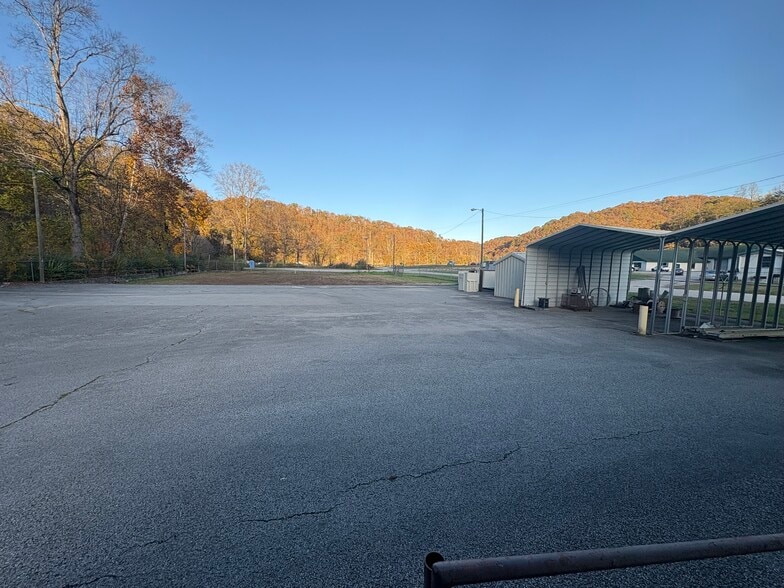 1255 Lakeside Dr, Jackson, KY for sale - Building Photo - Image 3 of 12