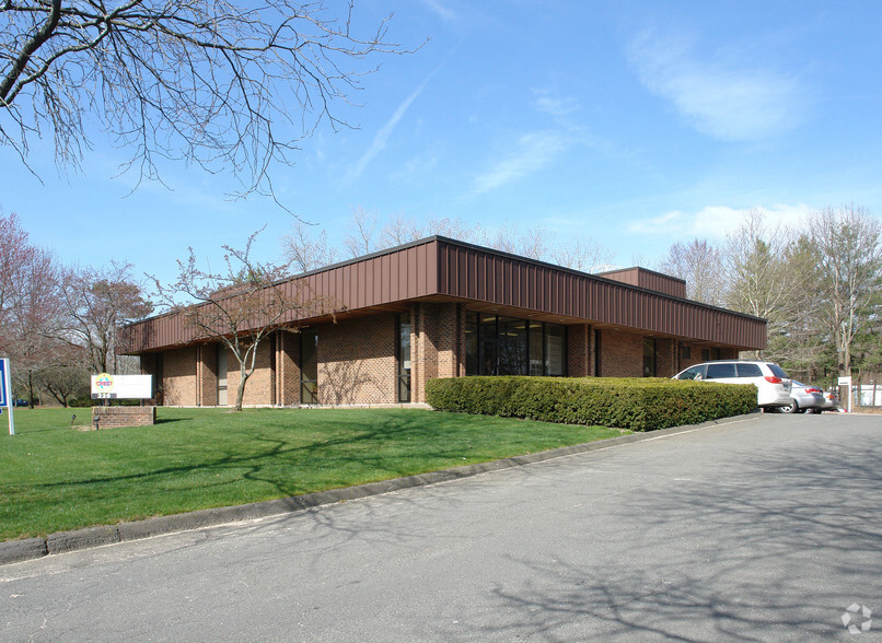 220 Farmington Ave, Farmington, CT for lease - Building Photo - Image 1 of 5