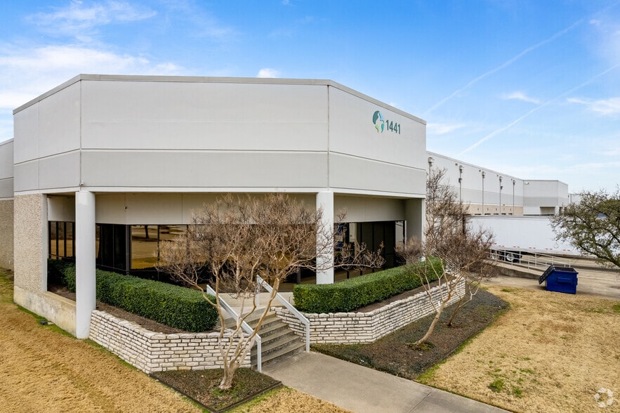 1441 Patton Pl, Carrollton, TX for lease - Building Photo - Image 2 of 10