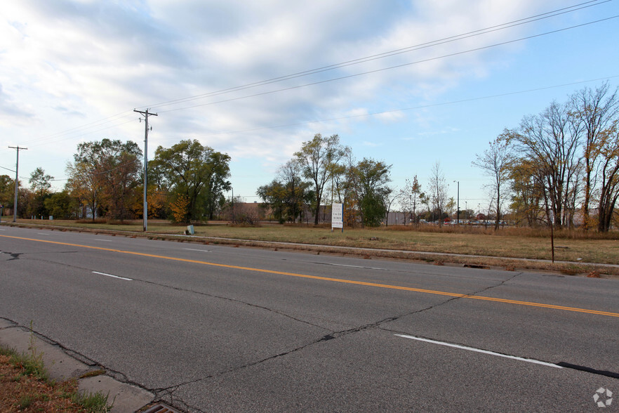 7401 W Broadway Ave, Minneapolis, MN for lease - Building Photo - Image 1 of 6