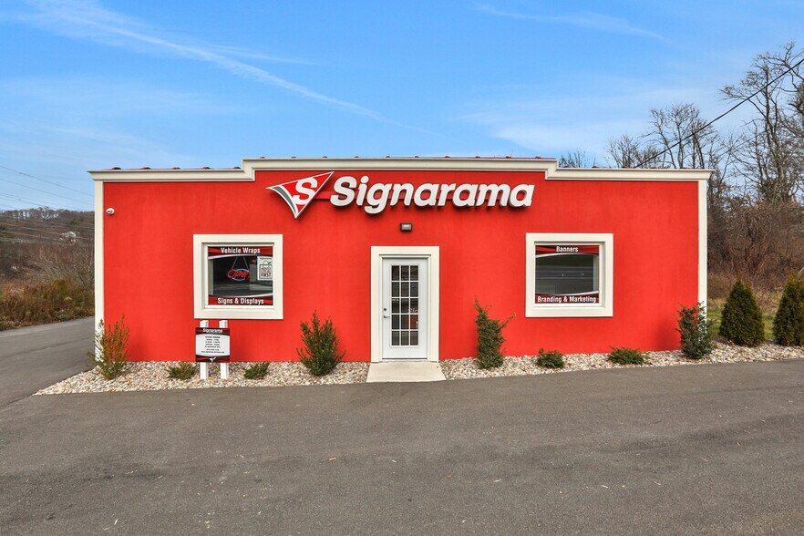 749 Freedom Plains Rd, Poughkeepsie, NY for sale - Building Photo - Image 1 of 1