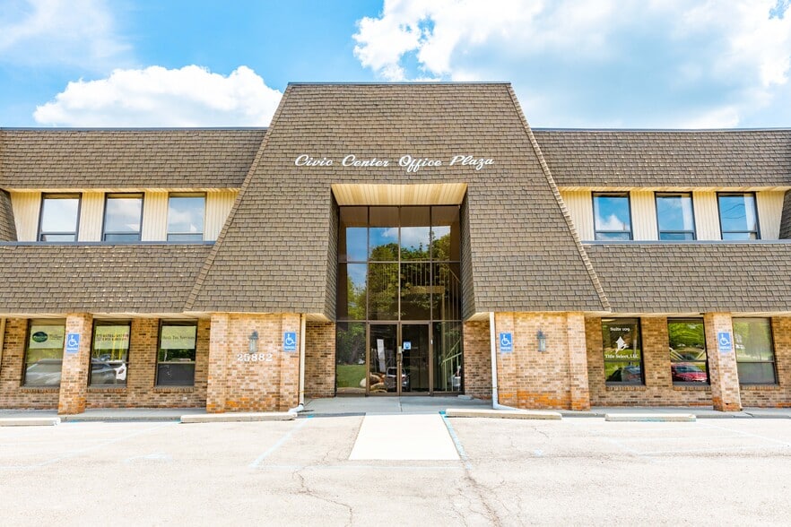 25882 Orchard Lake Rd, Farmington Hills, MI for lease - Building Photo - Image 3 of 8