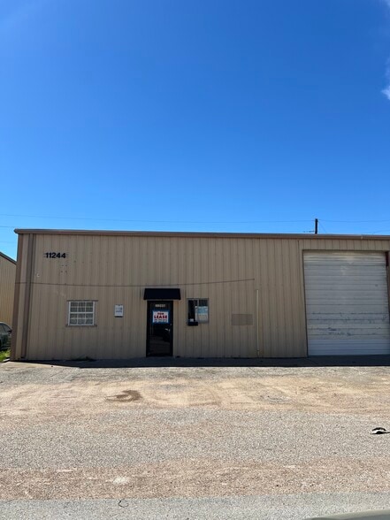 11244 Timber Tech Ave, Tomball, TX for lease - Primary Photo - Image 1 of 4
