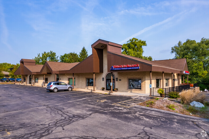 7602 W Mequon Rd, Mequon, WI for lease - Primary Photo - Image 1 of 23