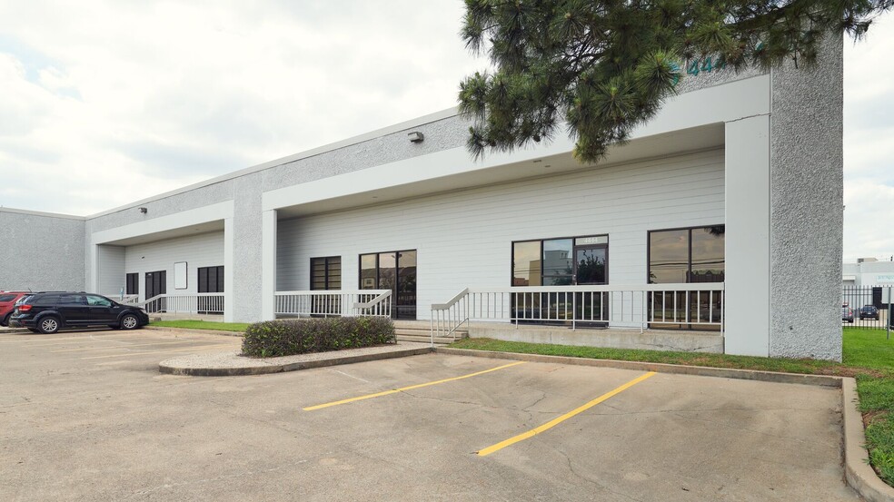 4444-4464 W 12th St, Houston, TX for lease - Building Photo - Image 2 of 52