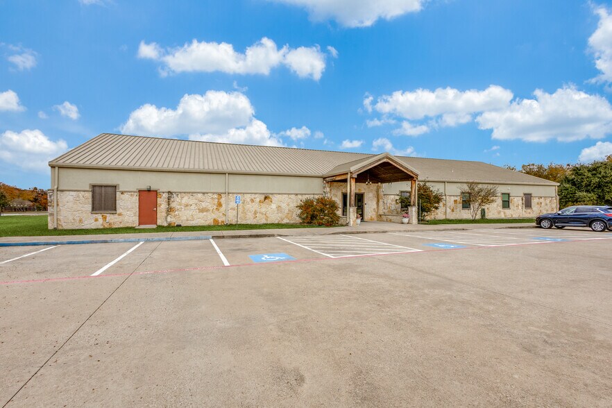 2120 S Garden Ridge Blvd, Flower Mound, TX for lease - Building Photo - Image 1 of 25