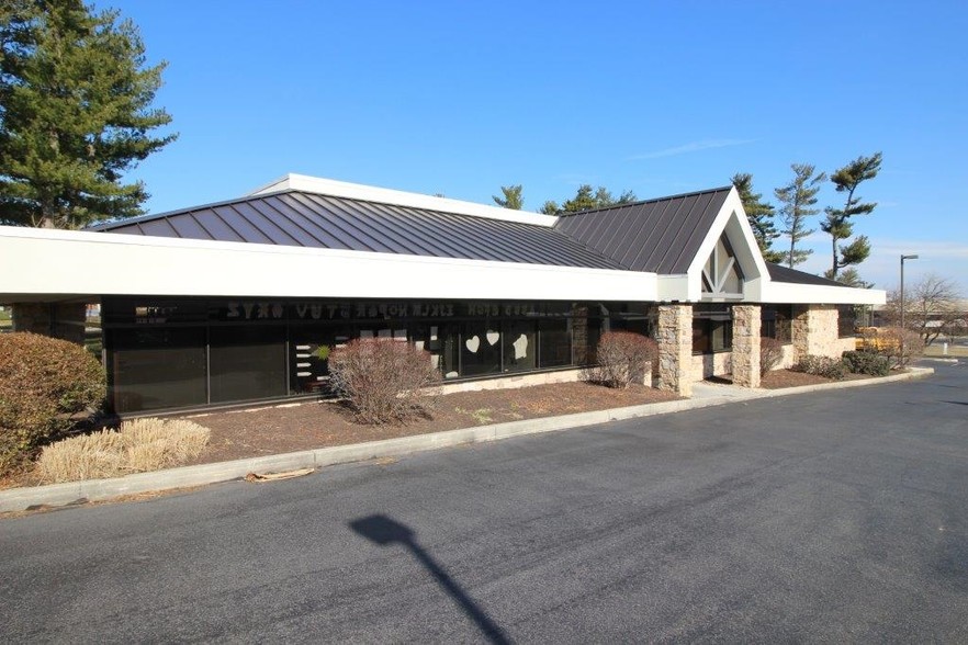 10 Commerce Dr, Wyomissing, PA for lease - Building Photo - Image 3 of 4