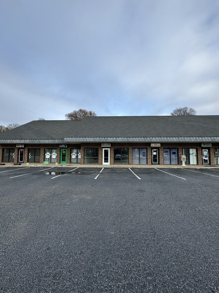 1016-1032 NE Main St, Simpsonville, SC for lease - Building Photo - Image 3 of 12