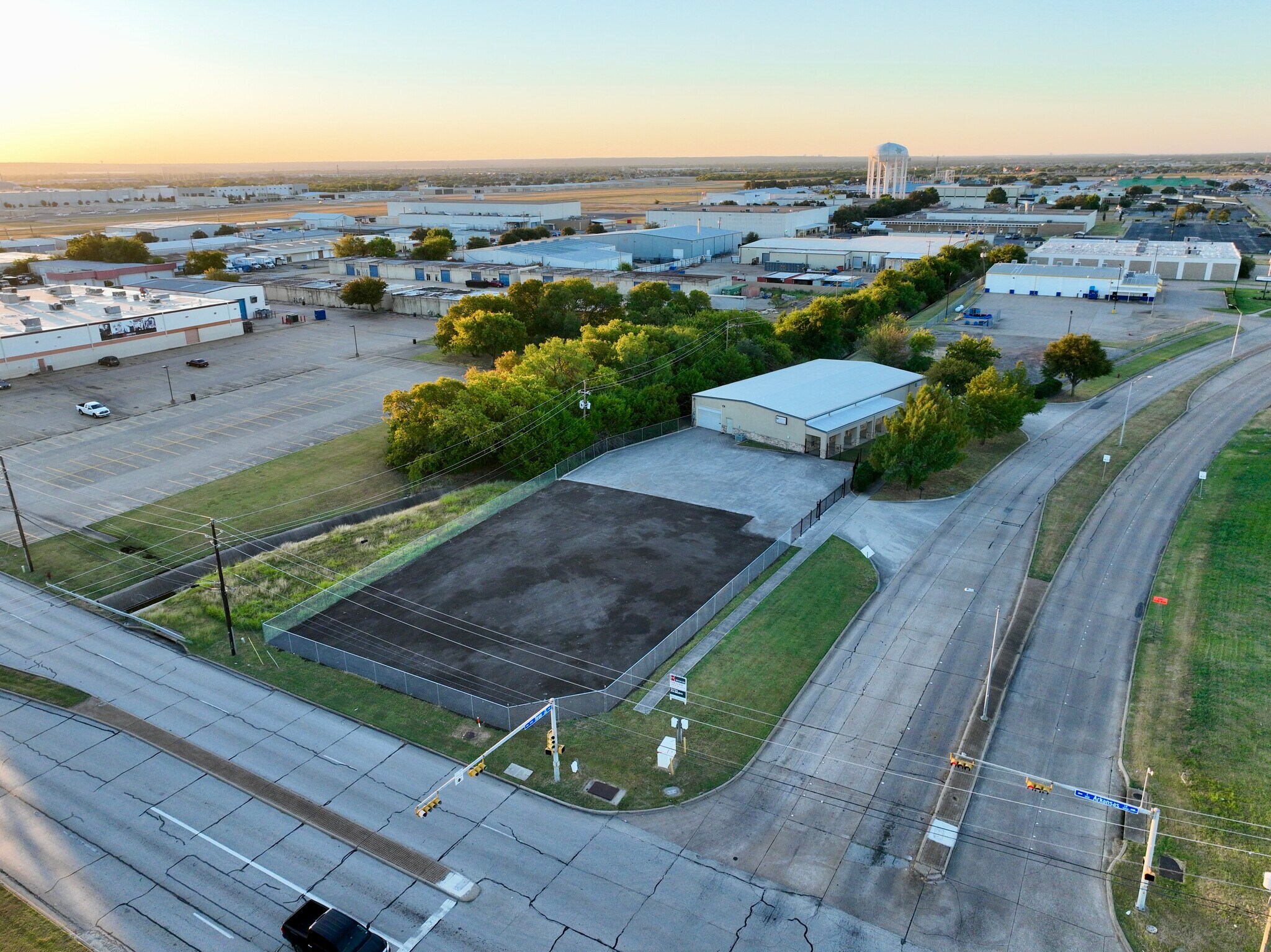 2605 Forum Dr, Grand Prairie, TX for lease Building Photo- Image 1 of 9