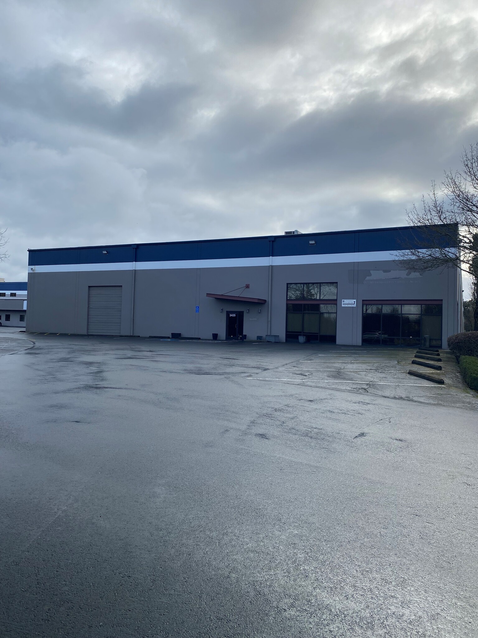 2425-2515 NE Riverside Way, Portland, OR for lease Building Photo- Image 1 of 5