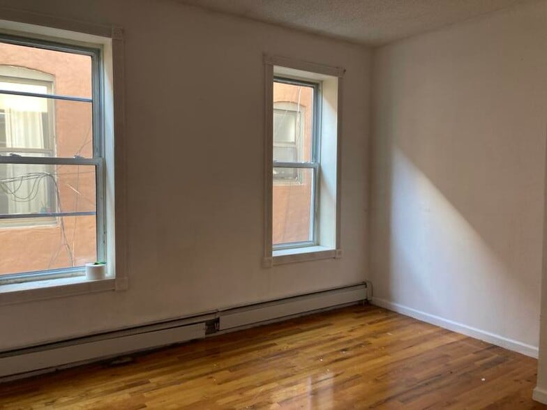 466 Prospect Pl, Brooklyn, NY for sale - Interior Photo - Image 2 of 18