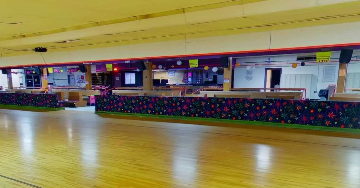 1121 W 8th St, Mishawaka, IN 46544 Michiana Roller Skating Rink