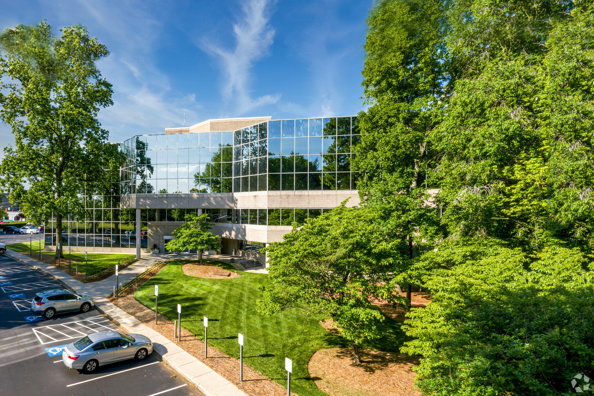 4651 Charlotte Park Dr, Charlotte, NC for lease Primary Photo- Image 1 of 18