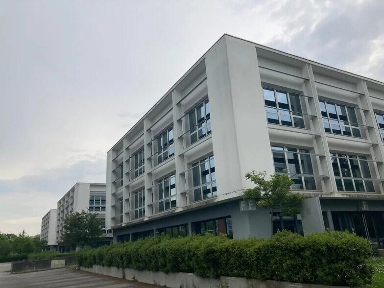 Office in Rennes for lease - Building Photo - Image 2 of 7