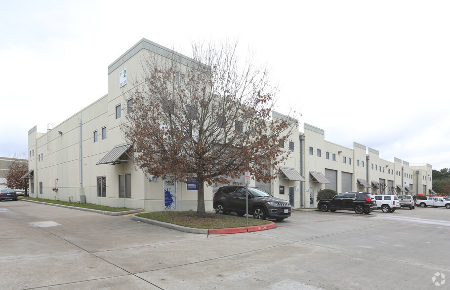 5750 N Sam Houston Pky E, Houston, TX for lease - Building Photo - Image 3 of 10