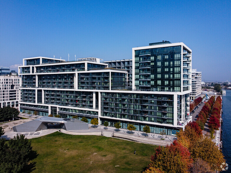 215 Queens Quay E, Toronto, ON for lease - Building Photo - Image 1 of 21