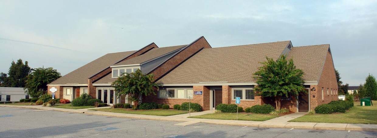 672-674 Fairview Rd, Simpsonville, SC for sale Primary Photo- Image 1 of 1