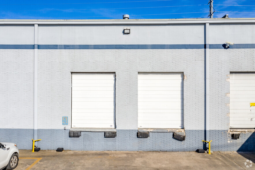 5702-5720 Business Park, San Antonio, TX for lease - Building Photo - Image 3 of 4