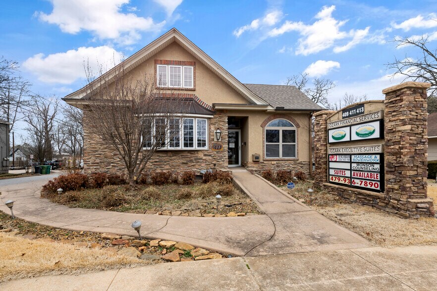 409 W Poplar St, Rogers, AR for lease - Building Photo - Image 1 of 32