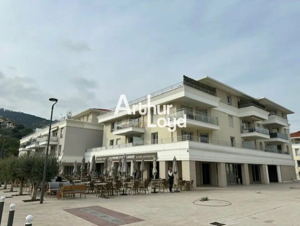 Retail in Mandelieu-la-Napoule for lease Building Photo- Image 1 of 7