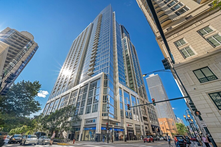 2 W Delaware Pl, Chicago, IL for sale - Building Photo - Image 1 of 1
