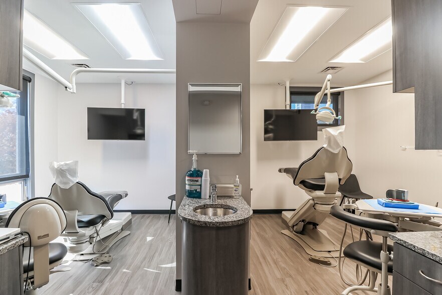 2626 Washington St, Waukegan, IL for sale - Interior Photo - Image 3 of 14