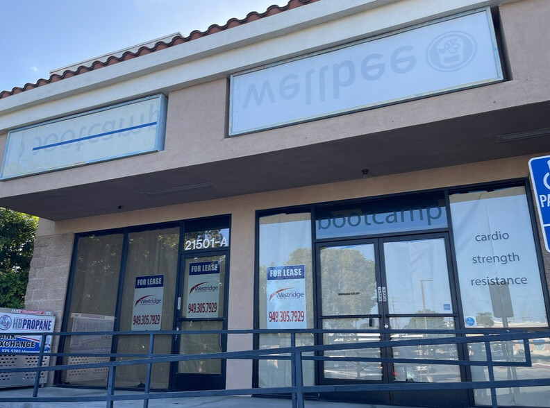 21501 Brookhurst St, Huntington Beach, CA for lease - Building Photo - Image 1 of 4