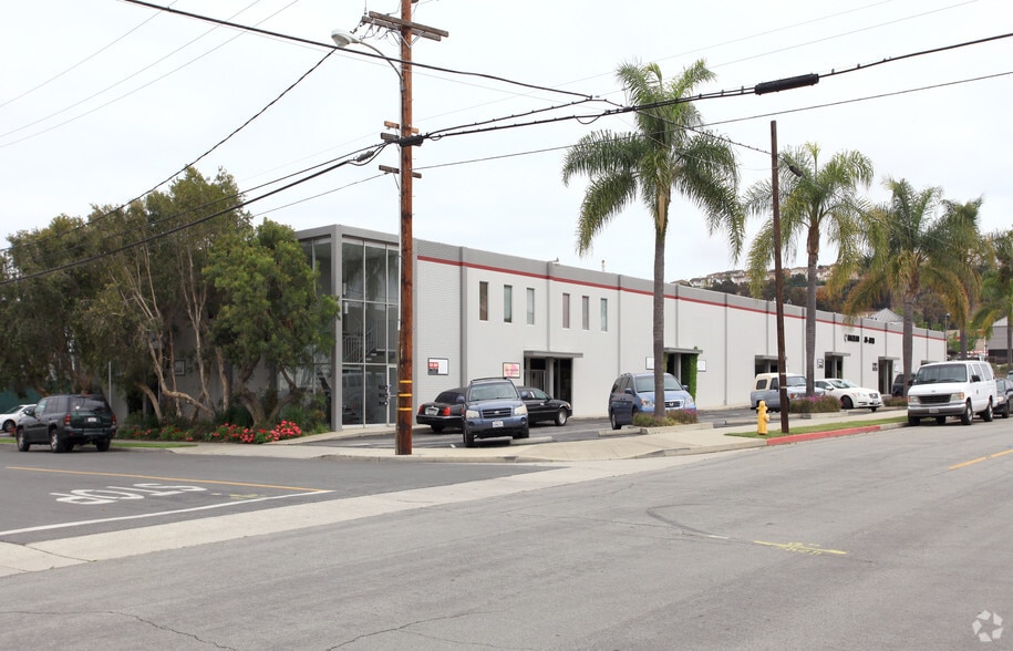 2674-2698 Dawson Ave, Signal Hill, CA for lease - Primary Photo - Image 1 of 5