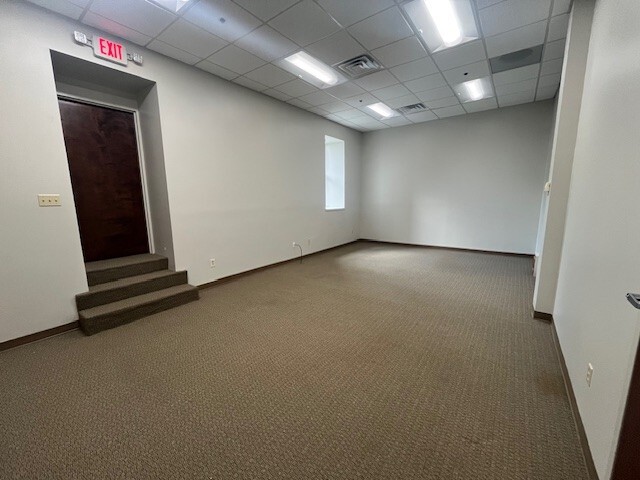 201 Government Ave SW, Hickory, NC for lease - Interior Photo - Image 2 of 4