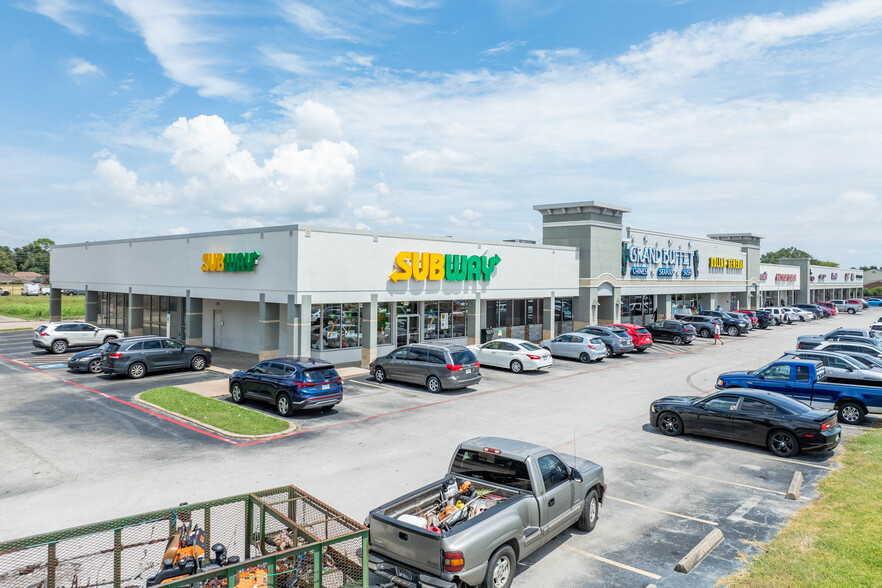 San Jacinto Shopping Center - Drive Through Restaurant